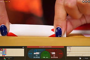 Einer von drei Baccarat Tischen im Casino Room Live Bereich