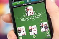 Ein Blackjack Spieltisch, dargestellt auf dem Display eines Smartphones.
