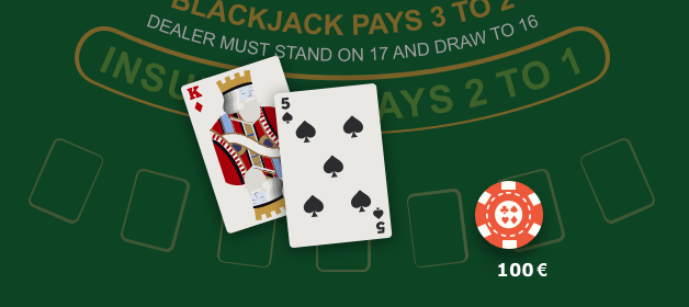 Eine Spielfläche mit den Karten König, 5 und einem Chip.