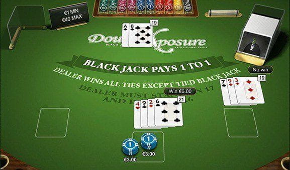 Das Bild zeigt eine Spielszene beim Double Exposure Blackjack. Eine der beiden gespielten Hände gewinnt mit 21, die andere verliert mit 19.