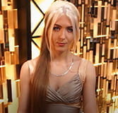 Dana ist an den Live Tischen von Dunder zu finden