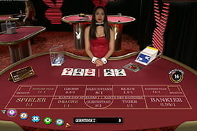 Live Blackjack mit weiblichem Dealer.