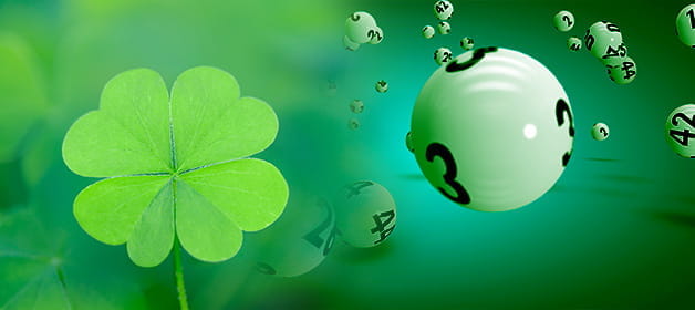 Einige Zahlen mit einem vierblättrigen Kleeblatt.