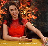 Die Live-Dealerin Julia von Evolution Gaming.