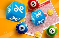 Eine Illustration von Würfeln mit Prozentzeichen, Bingokugeln, Spielmünzen sowie Lottoscheinen.