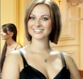 Eine der vielen Baccarat Geberinnen von Playtech ist Svetlana