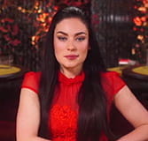 Abgebildet ist Agnese bei einer Runde Baccarat.