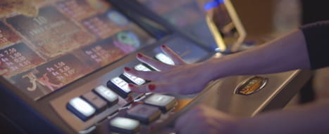Spielautomaten in einem Spielcasino.